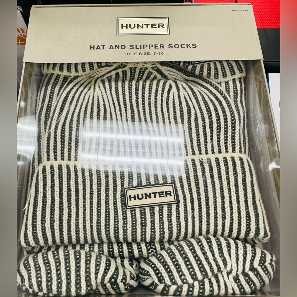 Hunter Beanie and Socks Brand New in Box - Picture 4 of 4